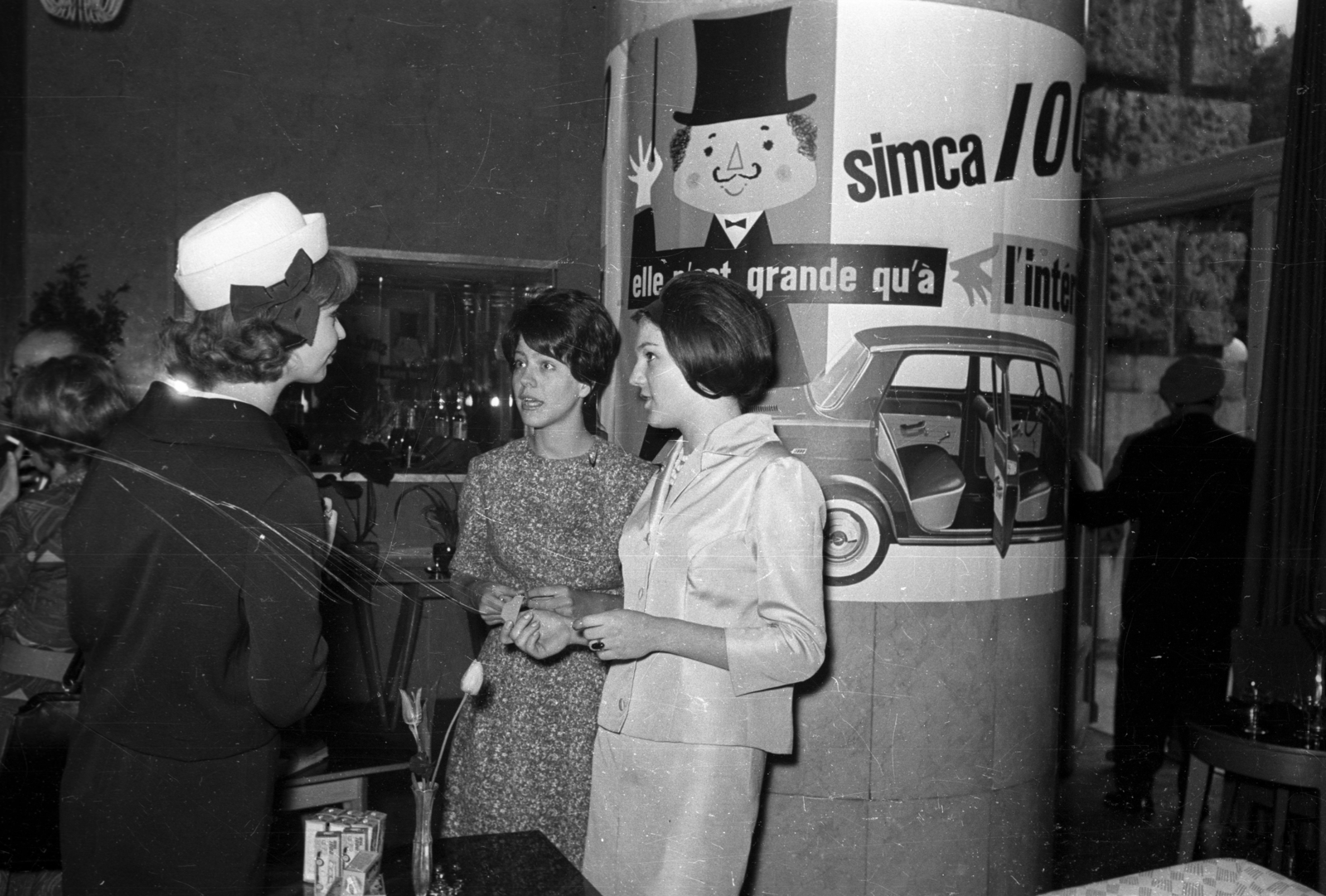 Magyarország, Budapest XI., Szent Gellért tér, a Gellért Szálló étterme a Kelenhegyi út felőli oldalon. A felvétel a Simca 1000 típusú személygépkocsi bemutatója alkalmával készült., 1962, Bauer Sándor, Simca-márka, Budapest, Fortepan #128005