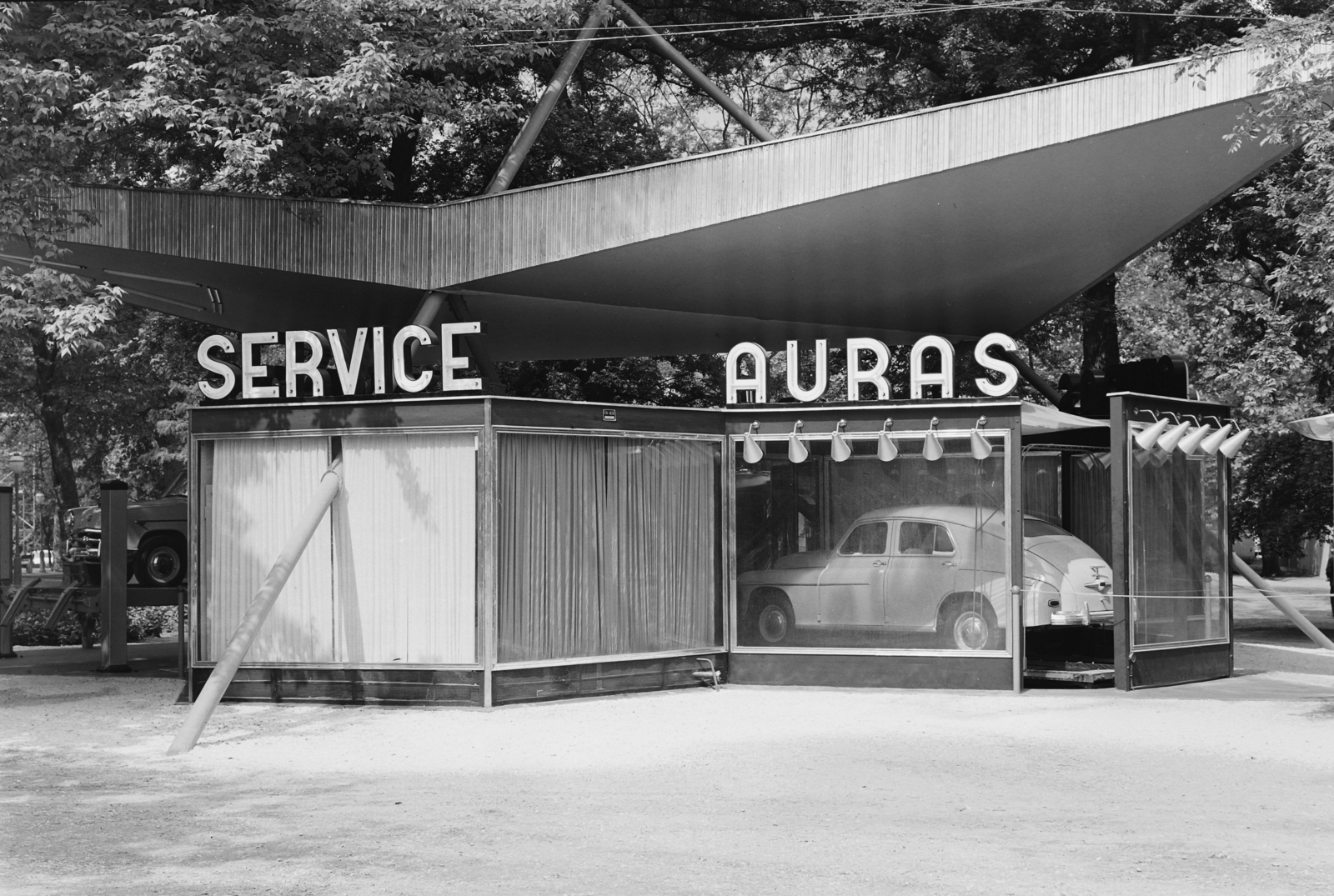 Hungary, Budapest XIV., az AURAS Gyár szervizfelszereléseket bemutató pavilonja., 1960, UVATERV, sign-board, automobile, Budapest, Fortepan #12801