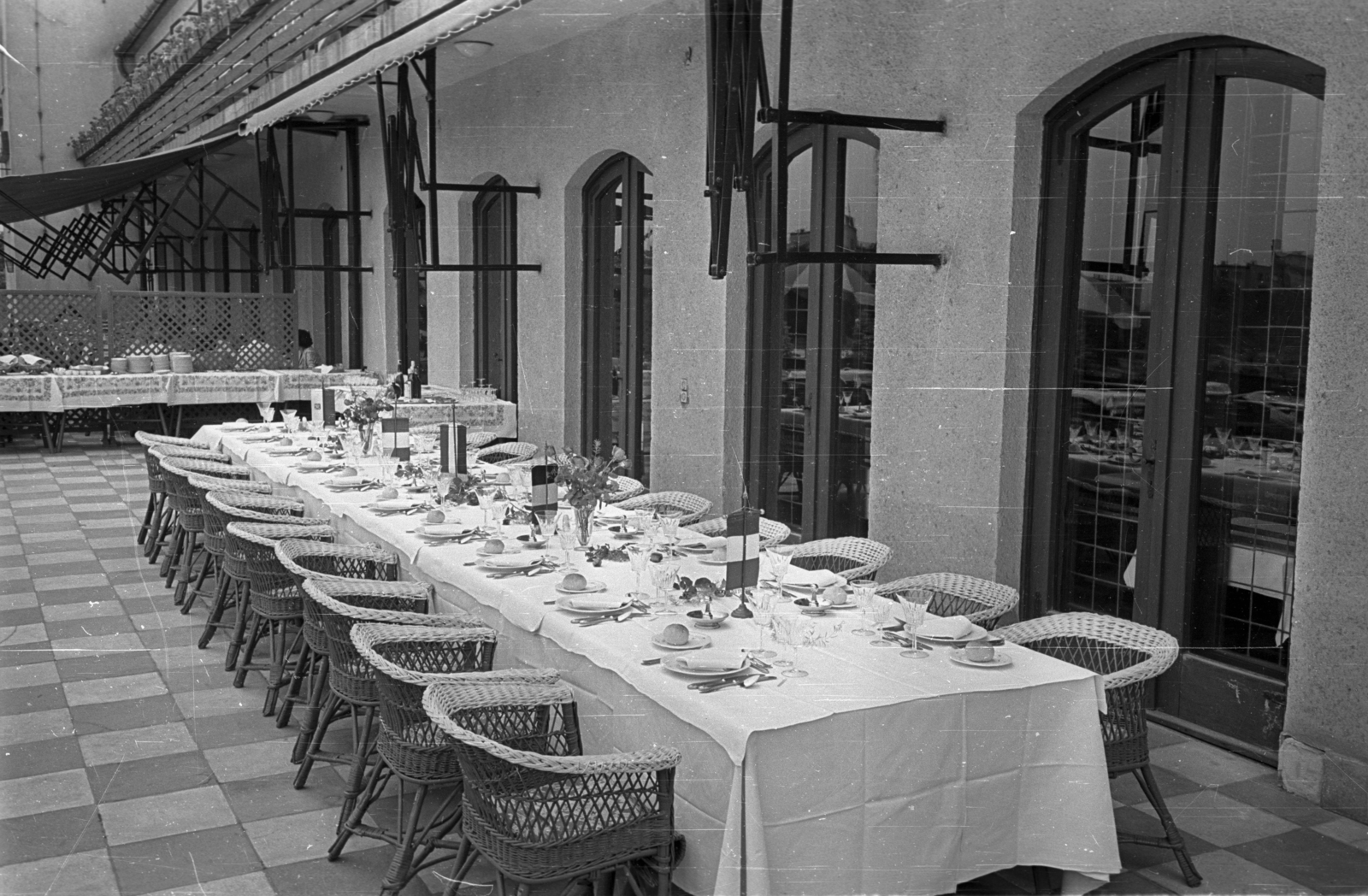 Hungary, untitled, Budapest XII., Rege utca, Vörös Csillag (egykor Golf, később Panoráma) szálloda, terasz., 1959, Bauer Sándor, Budapest, wicker chair, place, Fortepan #128019