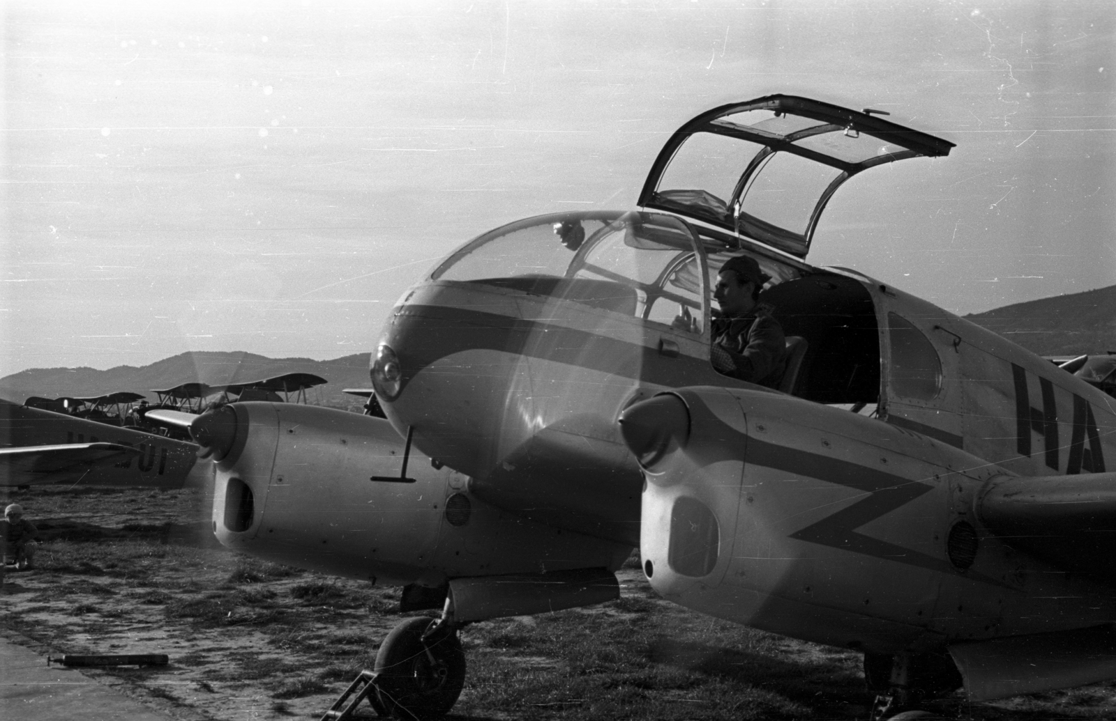 Magyarország, Budaörsi repülőtér, Budapest XI., 1957, Bauer Sándor, repülőgép, Aero-márka, Budapest, Aero-45, Fortepan #128059