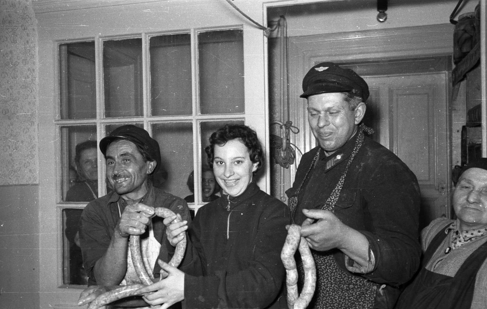 1955, Bauer Sándor, kolbász, Fortepan #128087