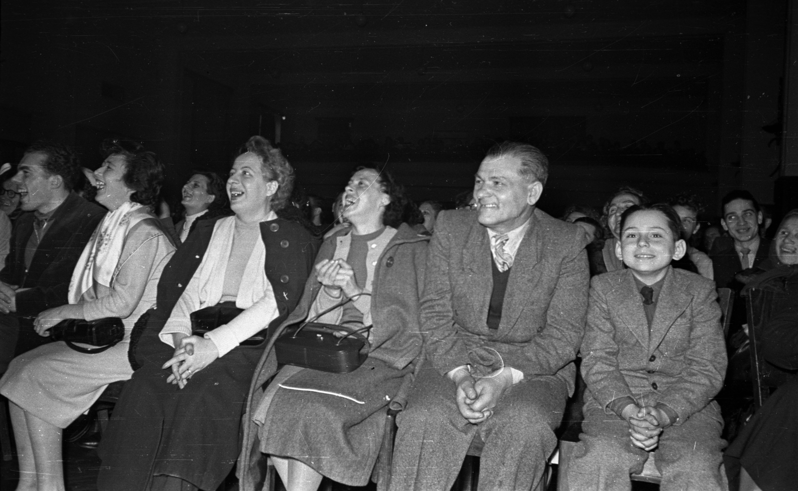 Magyarország, Budapest XX., Nagy Győry István út 4-6., Vasas Kultúrház (később Csili Művelődési Központ)., 1953, Bauer Sándor, előadás, Budapest, közönség, nevetés, Fortepan #128114