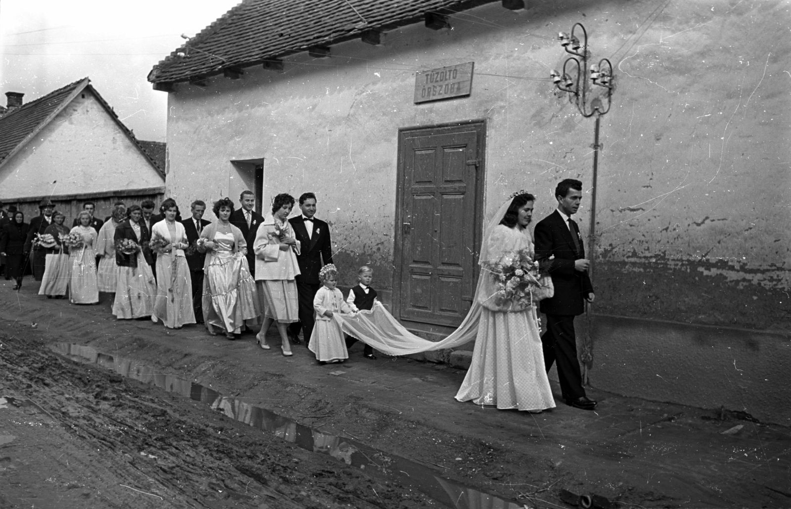 Hungary, Harta, Bajcsy-Zsilinszky utca., 1958, Bauer Sándor, wedding ceremony, village, pavement, bouquet, mud, suit, bow tie, dress handkerchief, bridesmaid, fire station, Best of, Fortepan #128139