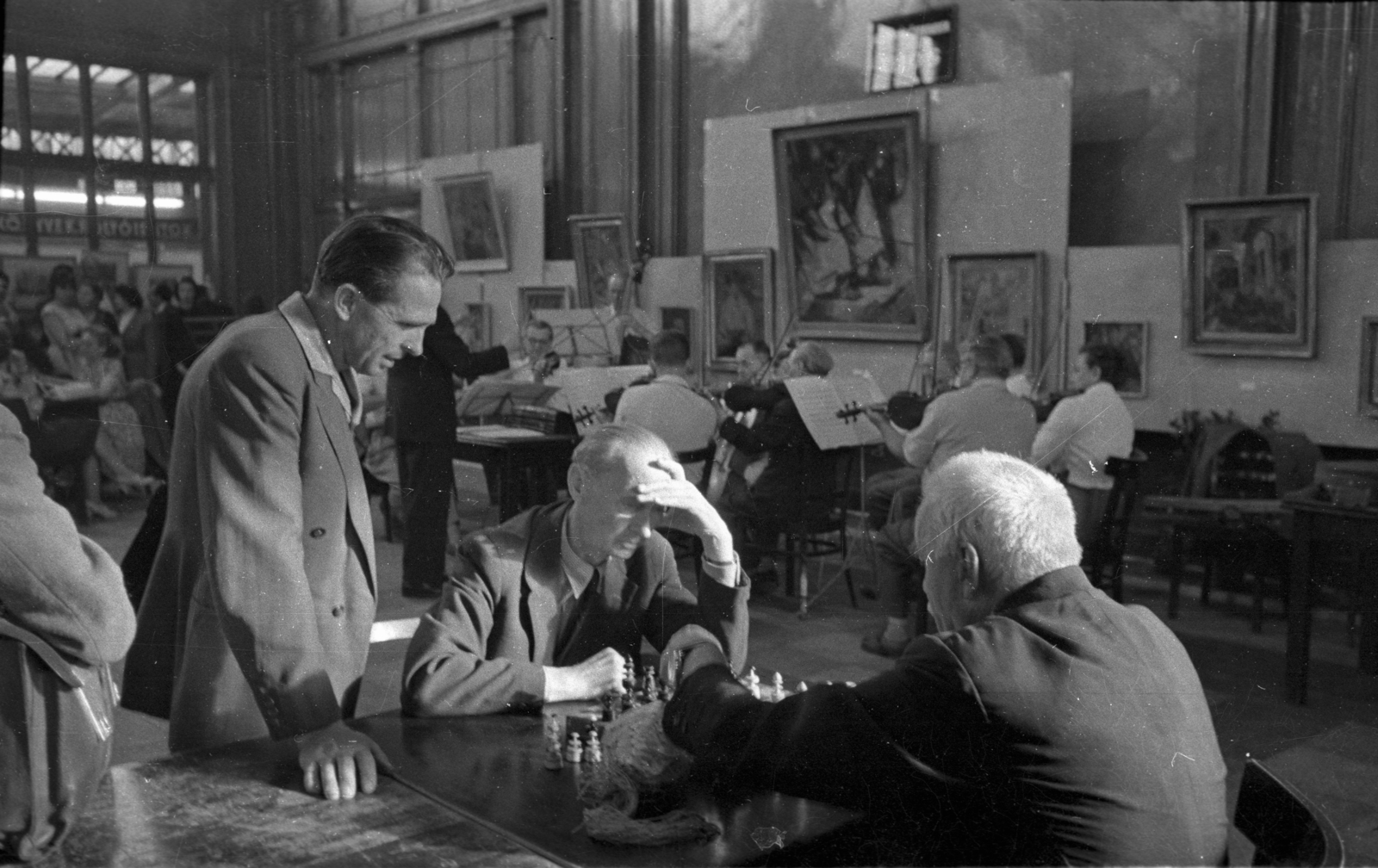 Magyarország, Budapest VI., Nyugati pályaudvar, kultúrváróterem., 1958, Bauer Sándor, sakk, Budapest, életkép, Fortepan #128149