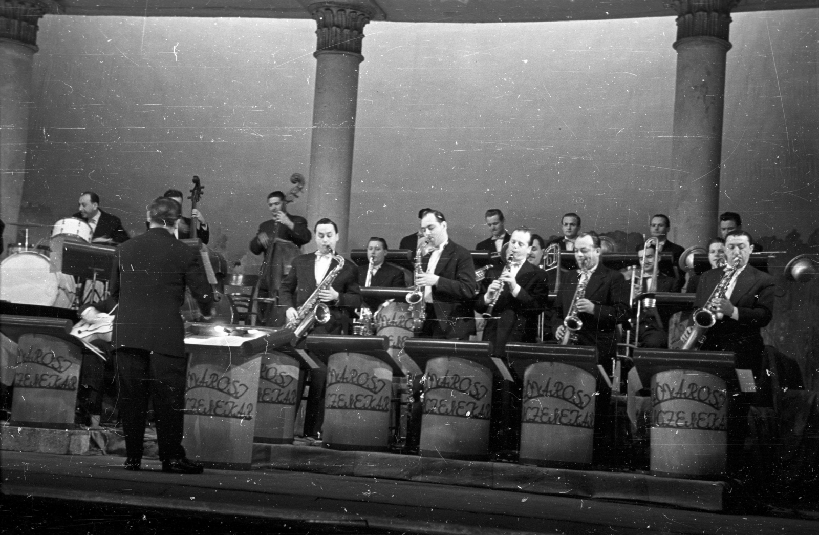 Hungary, Fővárosi Tánczenekar, zenekarvezető Martiny Lajos., 1956, Bauer Sándor, band, saxophone, dance song, Fortepan #128154