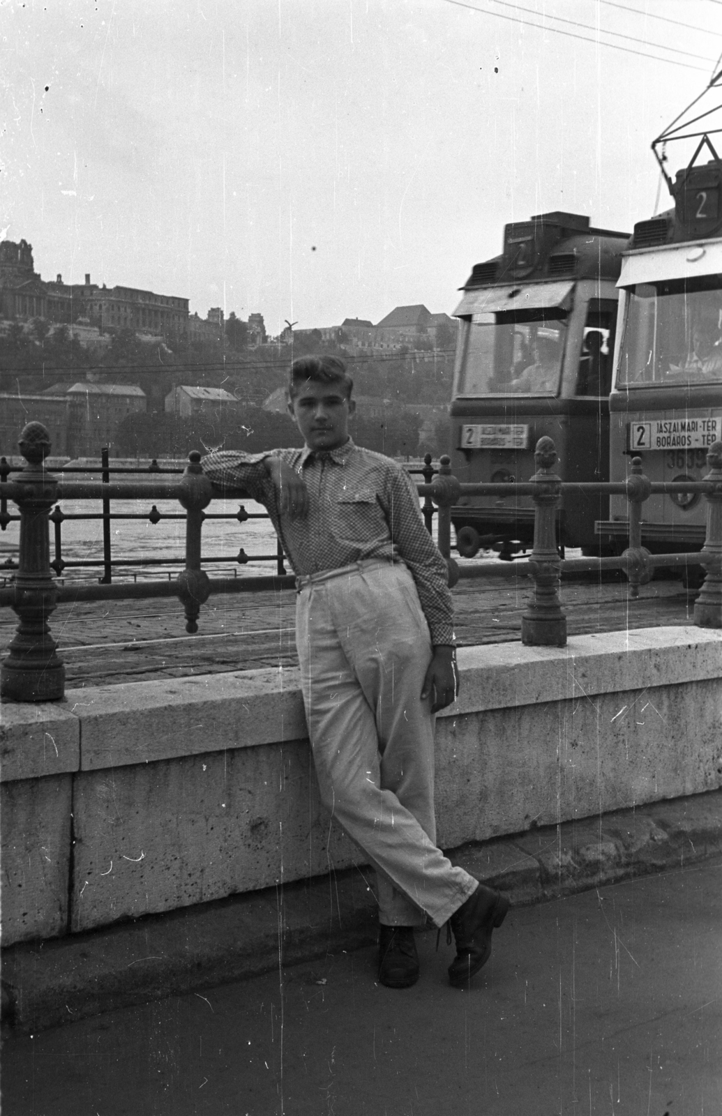 Hungary, Budapest V., Dunakorzó, háttérben a romos Királyi Palota (később Budavári Palota)., 1954, Bauer Sándor, tram, destination sign, Budapest, public transport line number, Fortepan #128159