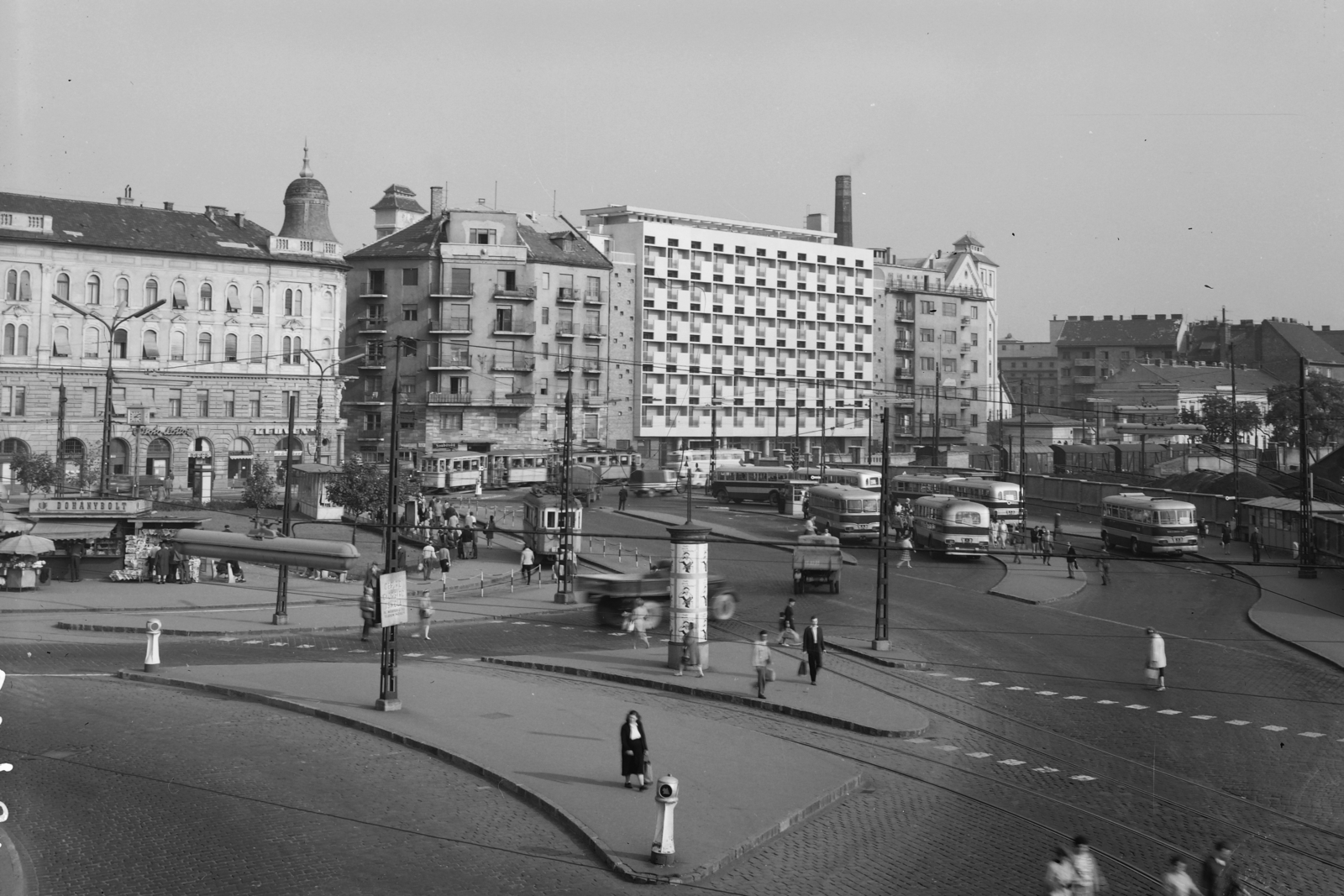 Hungary, Budapest IX., Boráros tér., 1963, UVATERV, poster, ad pillar, picture, Budapest, bus stop, Fortepan #12817