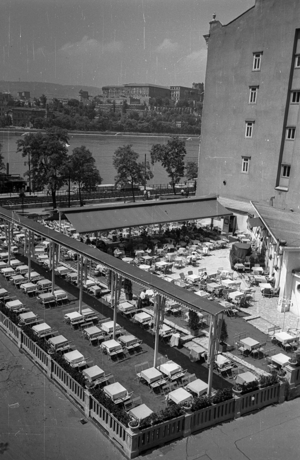 Hungary, Budapest V., Dunakert a Duna Szálló déli falánál, a Dunakorzó és az Apáczai Csere János utca között., 1959, Bauer Sándor, Budapest, Fortepan #128223
