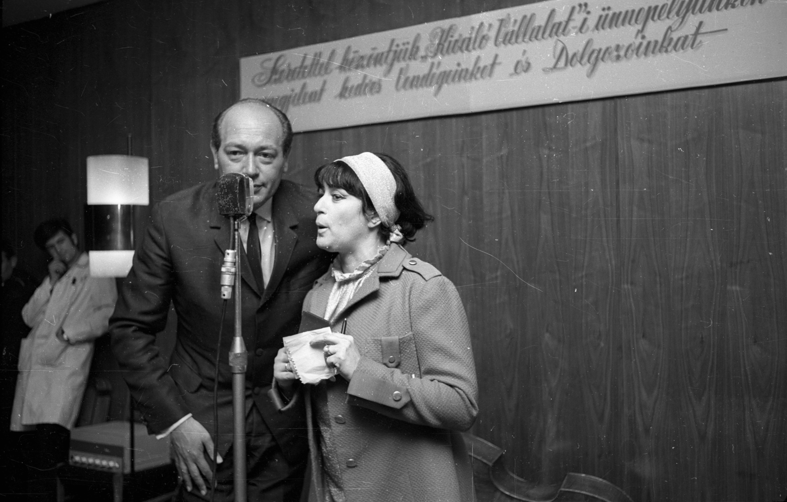 Hungary, Komlós János humorista és Gordon Zsuzsa színművésznő., 1969, Bauer Sándor, celebrity, festive, Excellent Company Award, Fortepan #128304
