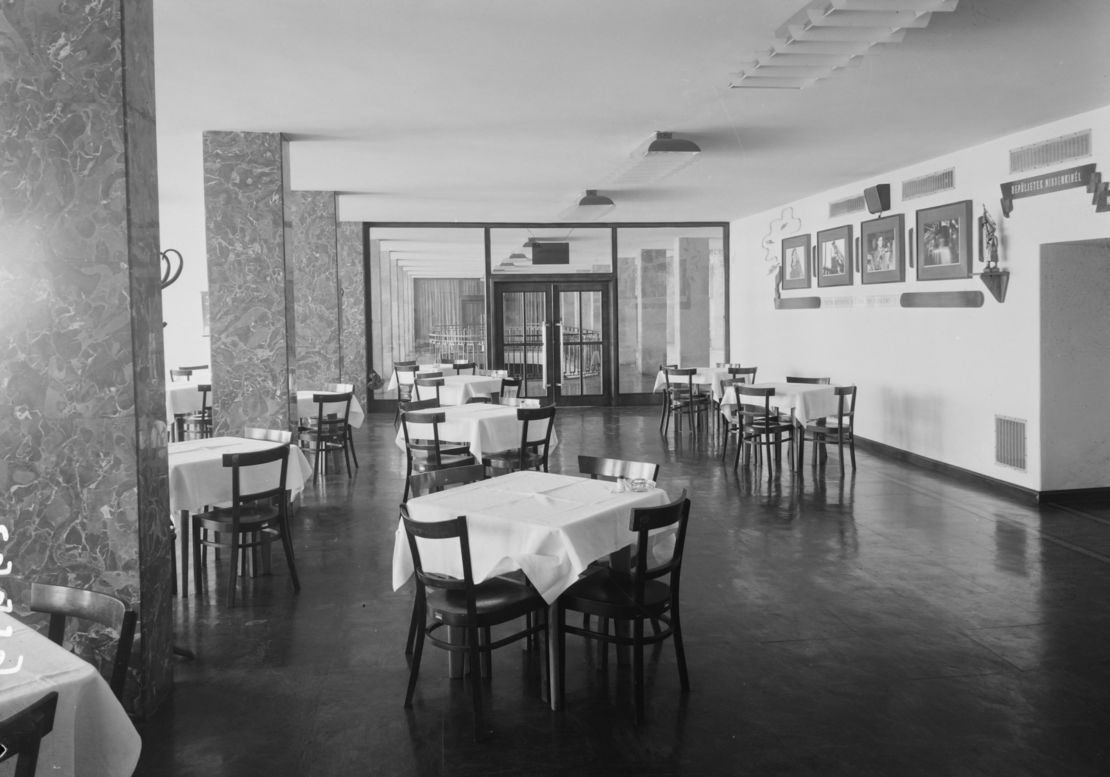 Hungary, Ferihegy (now - Ferenc Liszt) International Airport, Budapest XVIII., étterem., 1956, UVATERV, restaurant, airport, Budapest, Fortepan #12831