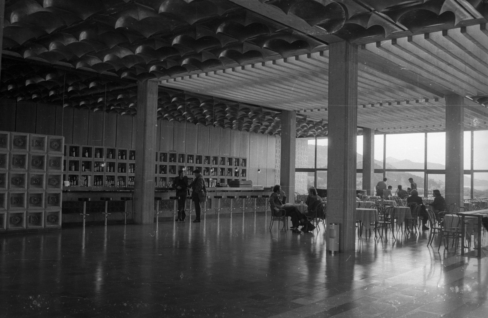 Croatia,Adriatic Sea, Dubrovnik, Hotel Libertas, hall, balra a bár., 1979, Bauer Sándor, Fortepan #128314