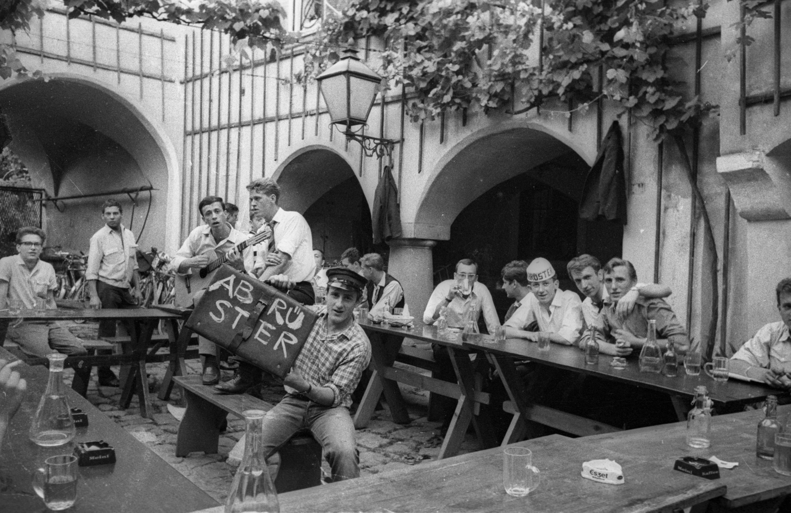 Austria, Vienna, Grinzing, Passauerhof (Gertsners Landhaus) a Cobenzlgasse 9. és Himmelstrasse 16. között., 1967, Bauer Sándor, Fortepan #128340