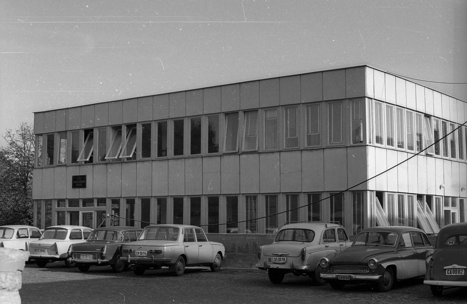 Hungary, Budapest II., Hűvösvölgyi út (Vörös Hadsereg útja) 54. a Furulya utca felől nézve. Elektronikai és Finommechanikai Kutatóintézet (efki), ma a Videoton irodaháza., 1970, Bauer Sándor, Budapest, Fortepan #128369