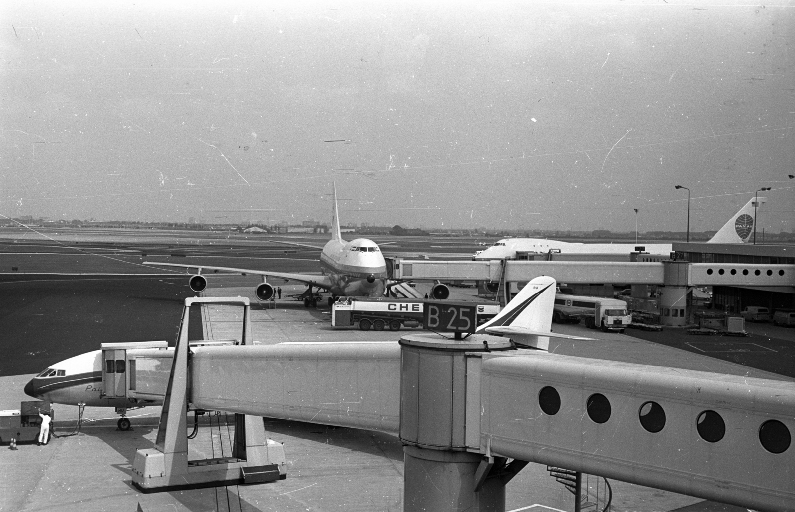 Netherlands, Amsterdam, Schiphol repülőtér., 1972, Bauer Sándor, airplane, airport, Boeing-brand, Air France airlines, Pan Am World Airways, Sud Aviation-brand, Fortepan #128399