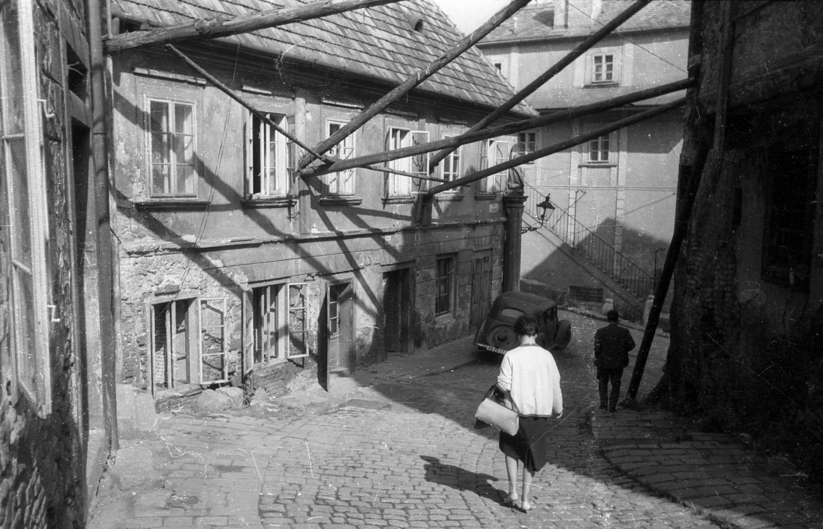 Slovakia, Bratislava, Beblavého ulica a Mikulášska ulica felé nézve., 1956, Bauer Sándor, Czechoslovakia, street view, slope, armouring, Fortepan #128445