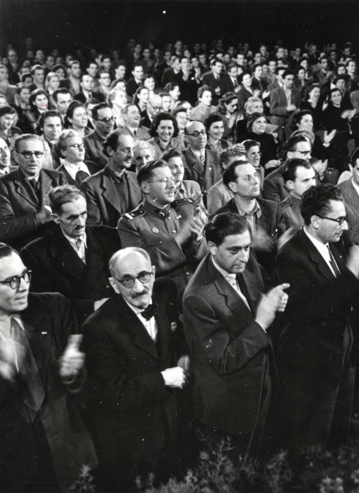 1951, Bauer Sándor, clapping, audience, standing, shore, Fortepan #128499