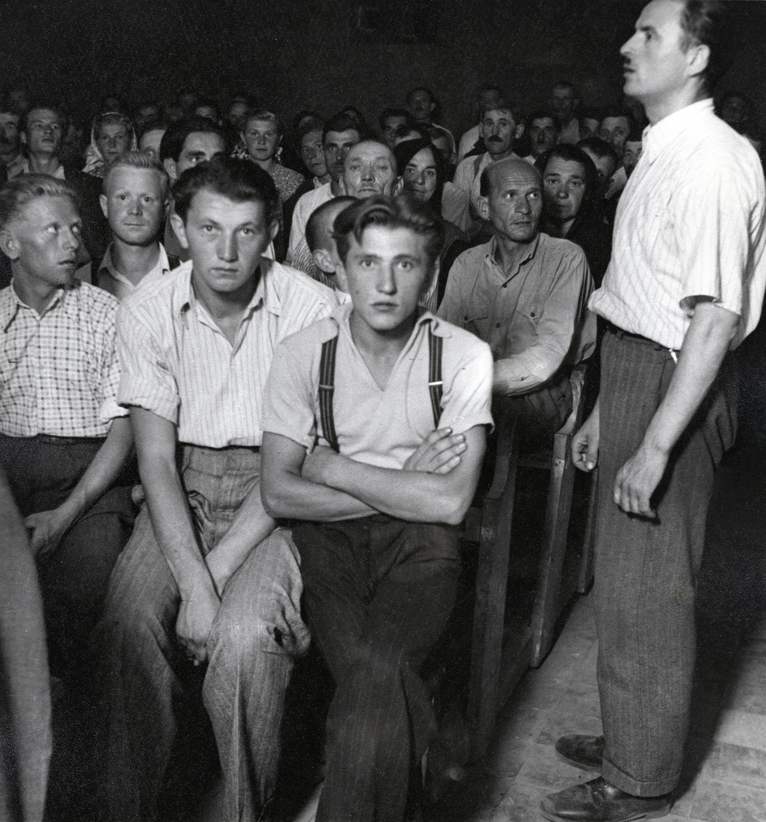 1950, Bauer Sándor, karba tett kéz, nadrágtartó, nézőtér, Fortepan #128541