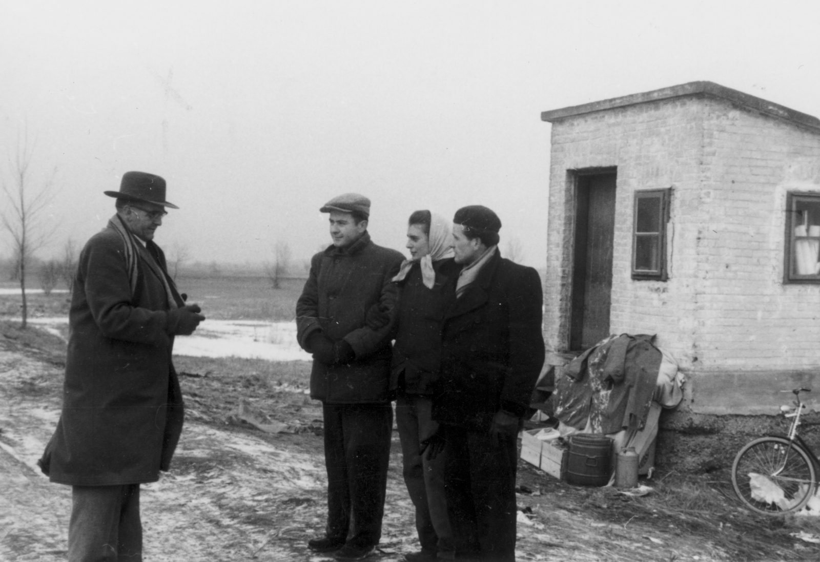 Austria, magyar menekültek és az öket fogadó Európai Migráció Kormányközi Bizottságának (Intergovernmental Committee for European Migration, ICEM) munkatársa., 1956, Kleyer Éva, refugee, Fortepan #128562