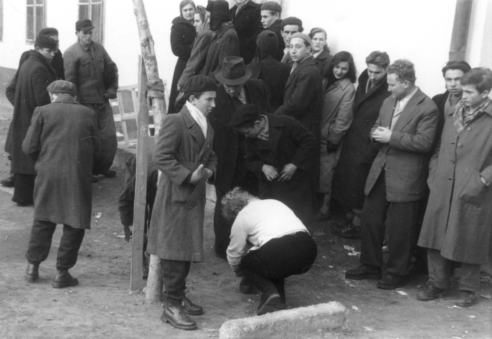 Austria, magyar menekültek a befogadó állomásnál., 1956, Kleyer Éva, youth, refugee, Fortepan #128567