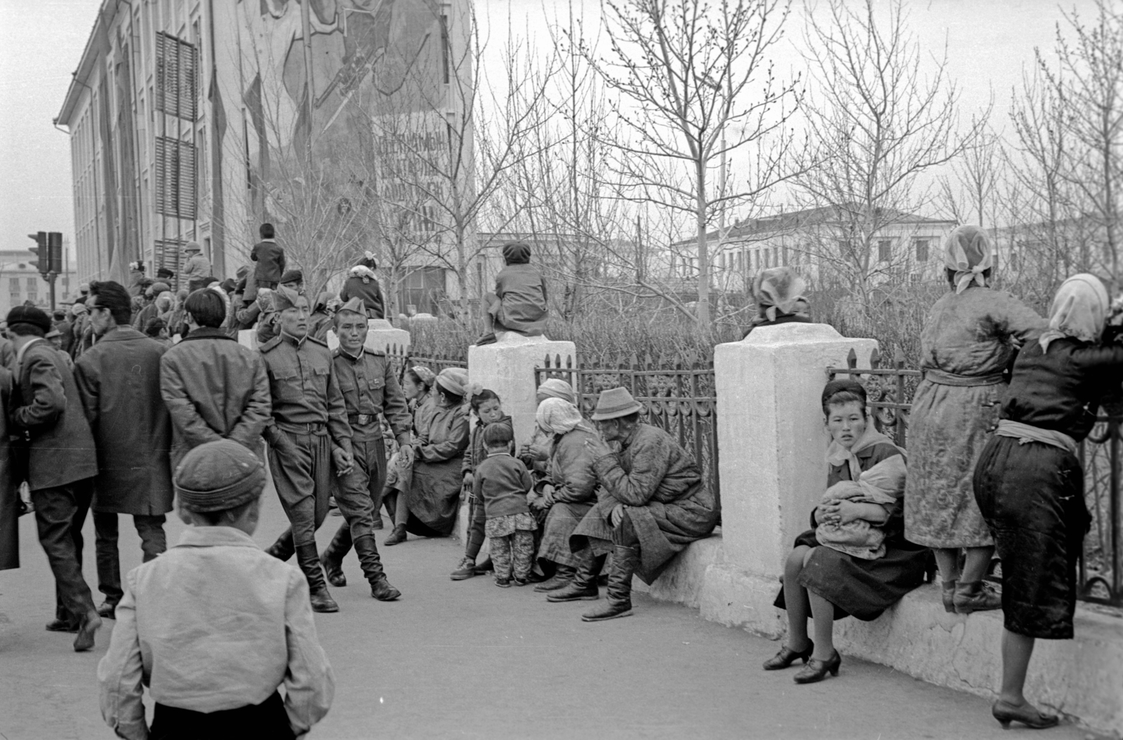 Mongolia, Ulánbátor, 1969, Bagi Gábor, Bagi Róbert, genre painting, 1st of May parade, soldier, wall painting, Fortepan #128635