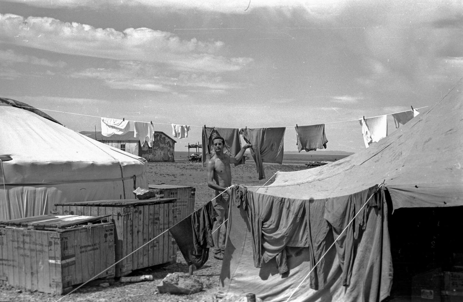 Mongolia, 1969, Bagi Gábor, Bagi Róbert, hanging clothes, yurt, Fortepan #128647