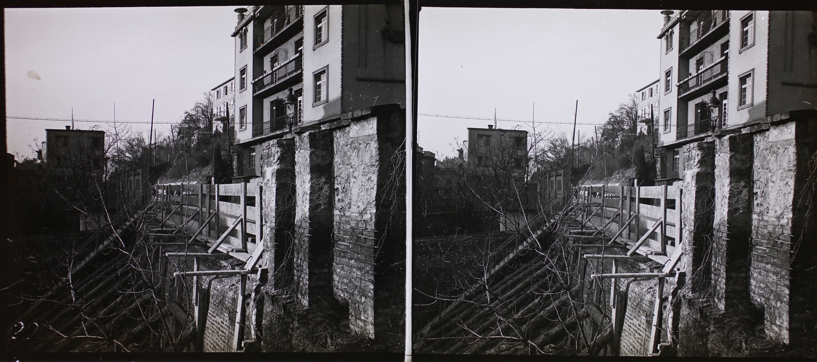 Hungary, Budapest I., Logodi utcai támfal építése a hegyoldal megcsúszása után, balra a Logodi utca 72., jobbra a 65. számú ház., 1936, Fortepan/Album015, construction, stereophoto, Budapest, Fortepan #128814