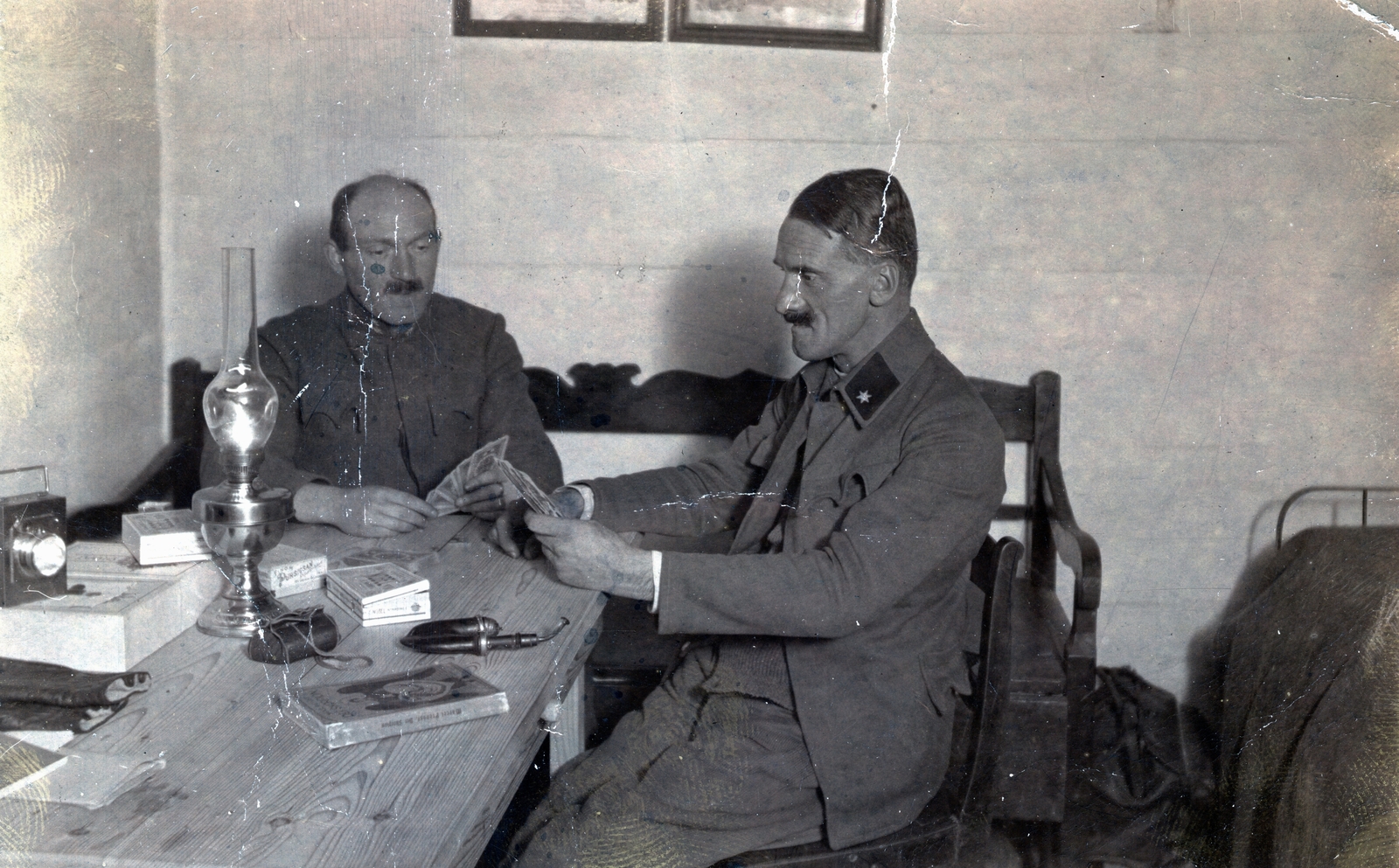 1917, Gali, First World War, card game, pipe, petrol lamp, Fortepan #128853