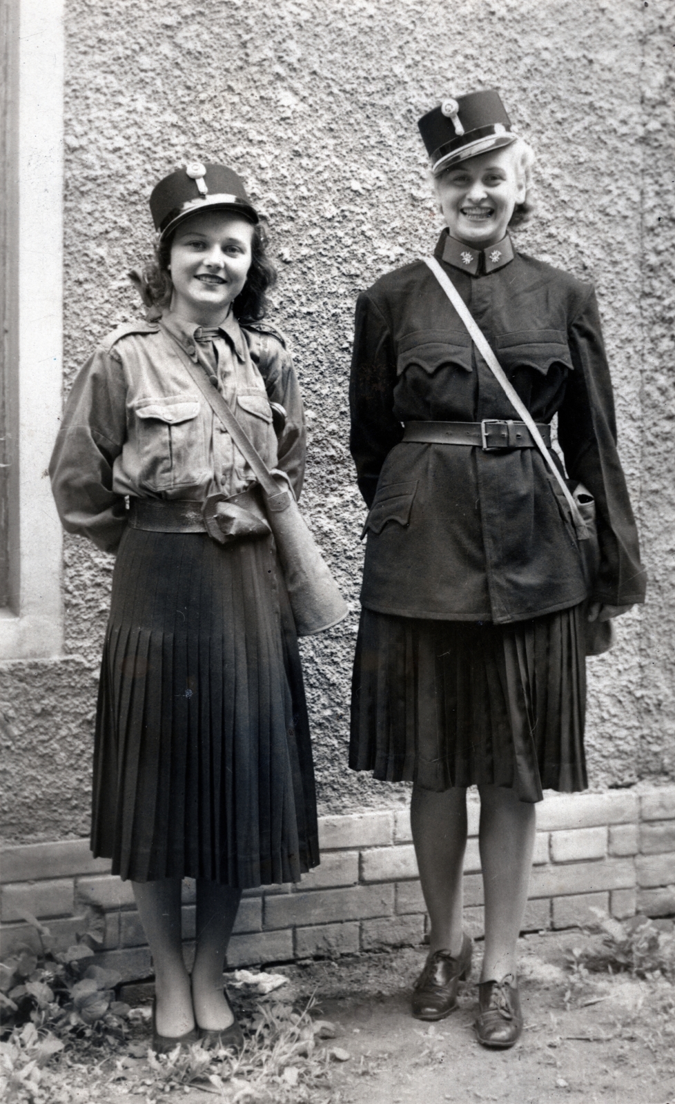 1940, Gali, uniform, smile, women, pleated skirt, double portrait, conductor, extinct crafts, Fortepan #128863