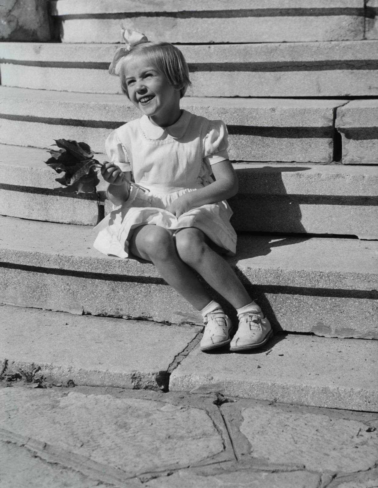 1952, Gali, portrait, sunshine, girl, stairs, fun, ribbon, sitting on stairs, Fortepan #128880