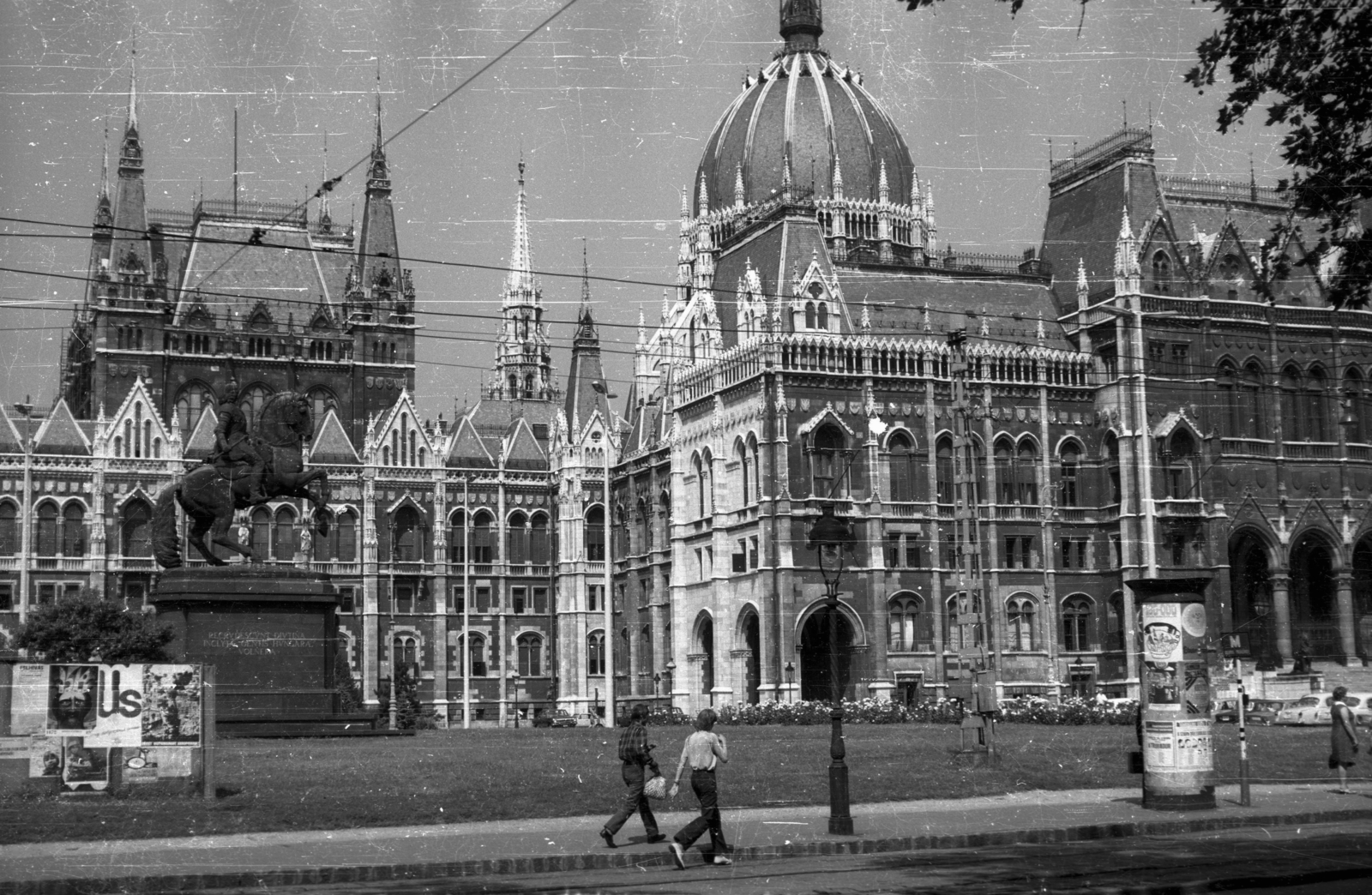 Magyarország, Budapest V., Kossuth Lajos tér, Parlament, balra a II. Rákóczi Ferenc szobor (Pásztor János, 1937.)., 1972, Gali, országház, Budapest, Fortepan #128919