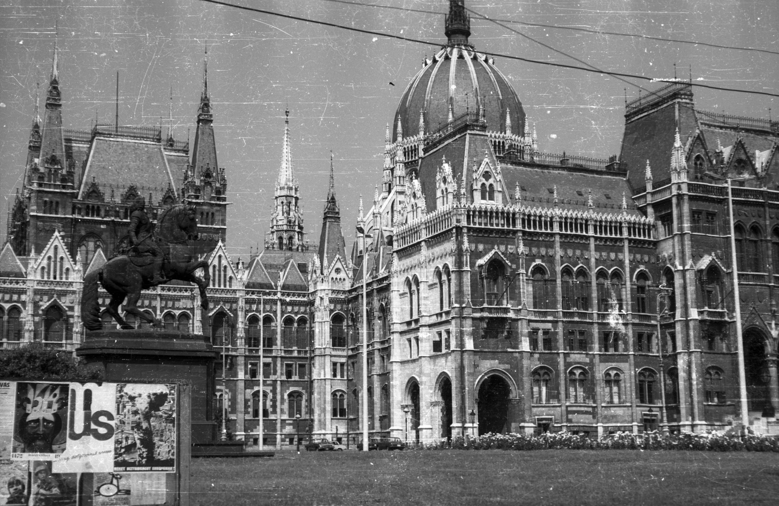Hungary, Budapest V., Kossuth Lajos tér, Parlament, balra a II. Rákóczi Ferenc szobor (Pásztor János, 1937.)., 1972, Gali, parliament, Budapest, Fortepan #128920