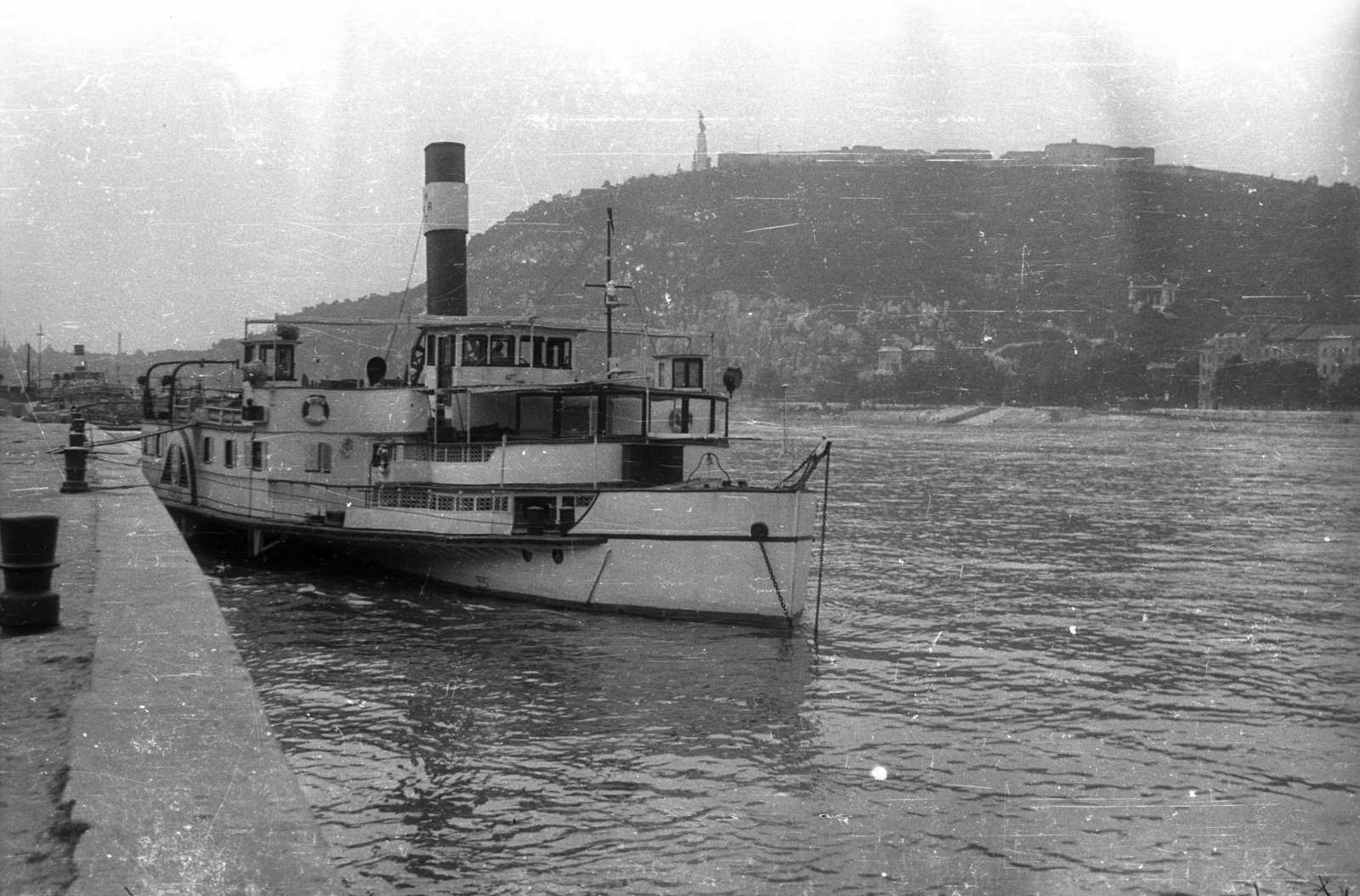 Hungary, Budapest V., pesti alsó rakpart a Vigadó térnél, szemben a Gellért-hegy., 1960, Gali, ship, steamboat, Budapest, Fortepan #128947