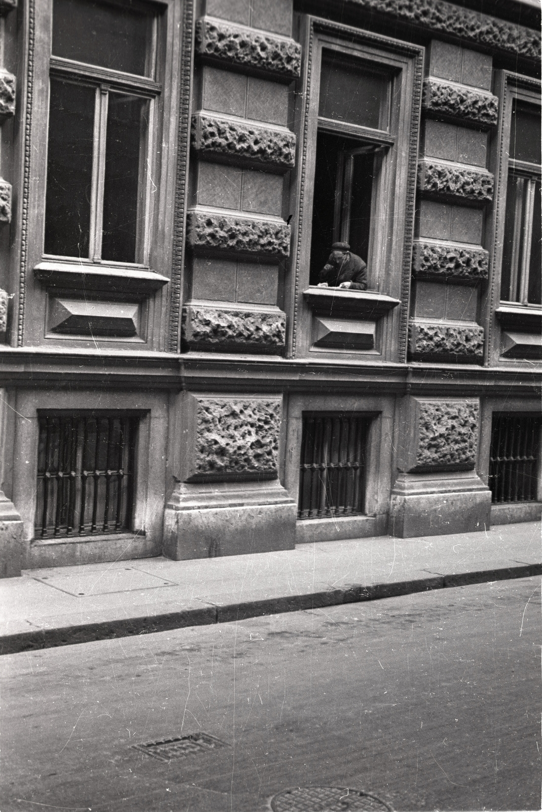 Magyarország, Budapest VIII., a Bródy Sándor (Sándor) utca 14. számú sarokház Puskin (Esterházy) utca felőli oldala., 1939, Gali, Budapest, Fortepan #128955