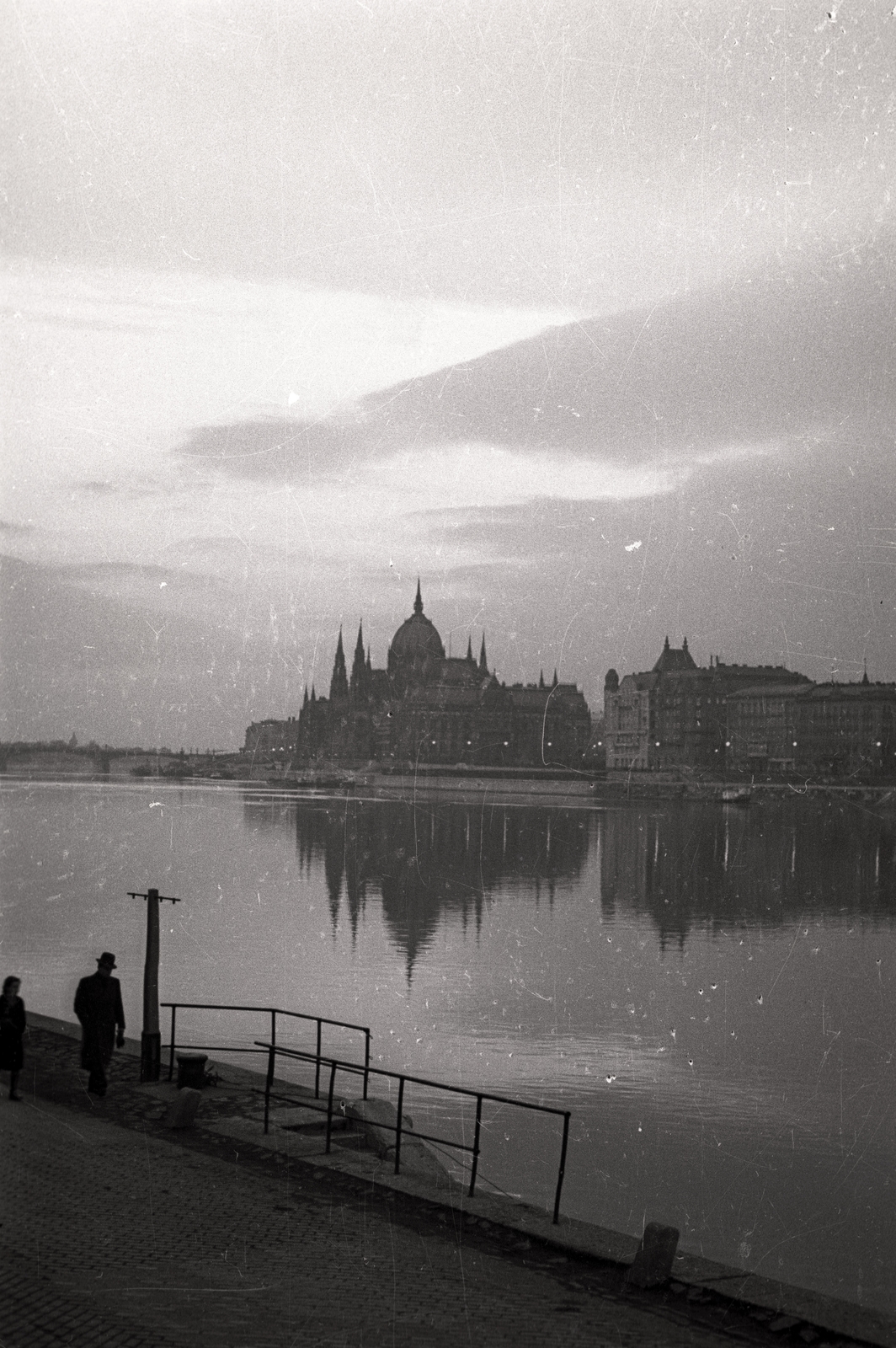 Hungary, Budapest V.,Budapest I., budai alsó rakpart a Parlament felé nézve., 1939, Gali, water surface, Budapest, Fortepan #128956