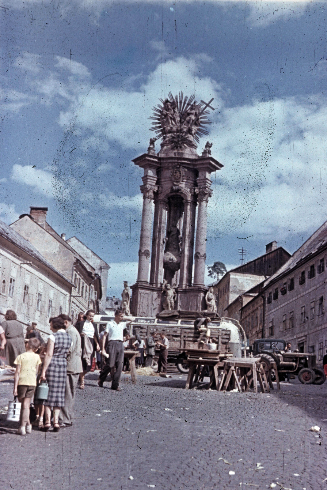 Szlovákia, Selmecbánya, Szentháromság tér, Szentháromság-szobor., 1957, Gali, színes, Fortepan #128973