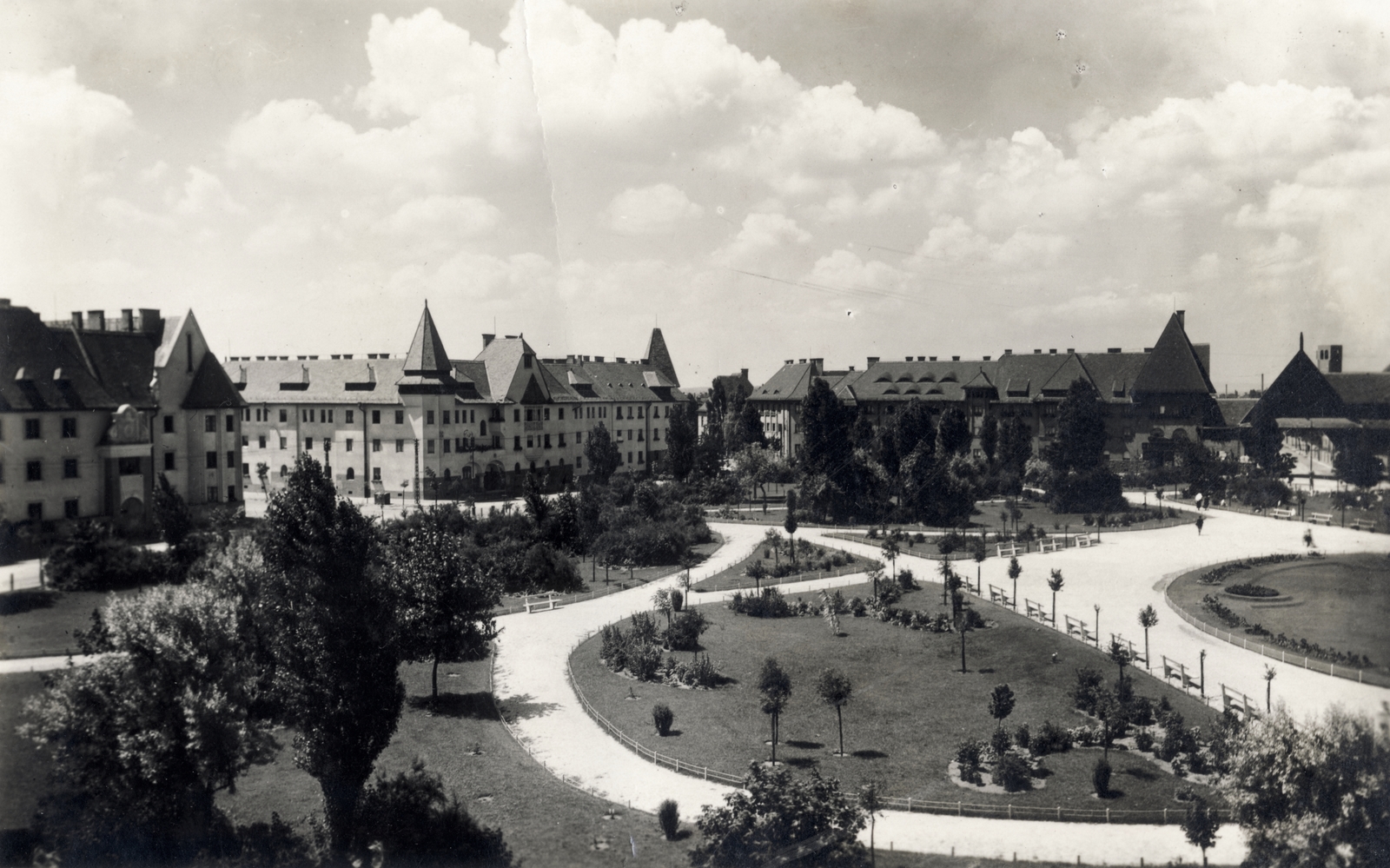 Hungary, Budapest XIX., Wekerletelep, Kós Károly (Fő) tér., 1928, Gali, Budapest, Károly Kós-design, monument, blocks, lawn, Fortepan #128982