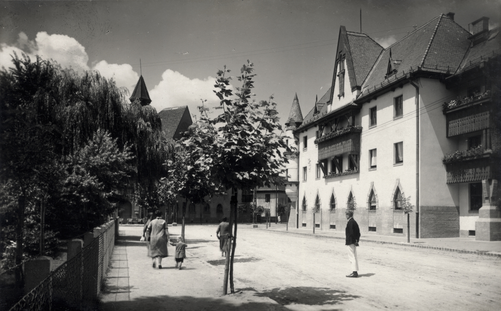 Hungary, Budapest XIX., Wekerletelep, Kós Károly (Fő) tér, jobbra a Mészáros Lőrinc utca (Kálmán király út)., 1928, Gali, Budapest, Fortepan #128985