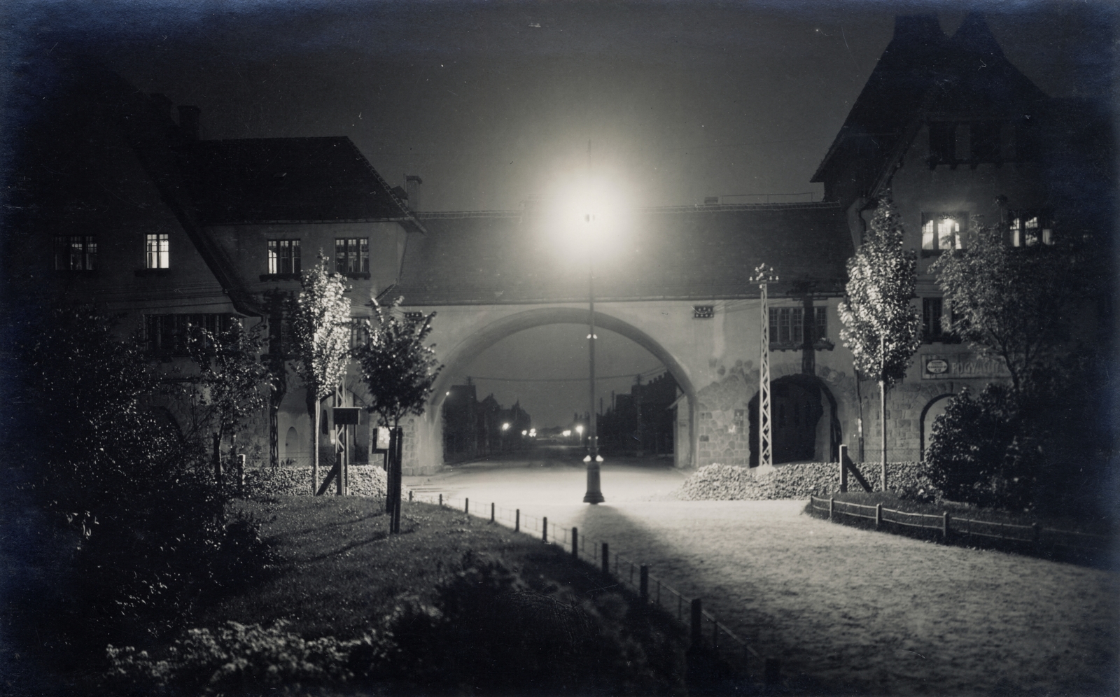 Magyarország, Budapest XIX., Wekerletelep, Kós Károly (Fő) tér, Kós-kapu a Hungária út felé nézve., 1928, Gali, kapu, kapualj, Budapest, Kós Károly-terv, Fortepan #128993
