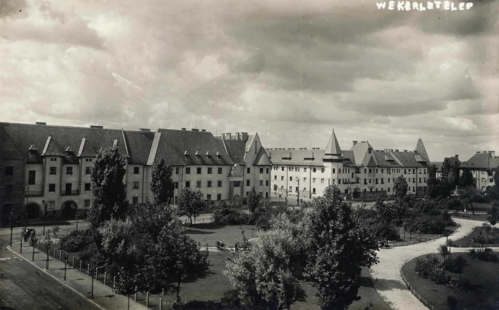 Hungary, Budapest XIX., Wekerletelep, Kós Károly (Fő) tér, szemben a Pannónia út, távolabb a Mészáros Lőrinc utca (Kálmán király út) torkolata., 1928, Gali, Budapest, Károly Kós-design, Fortepan #128996