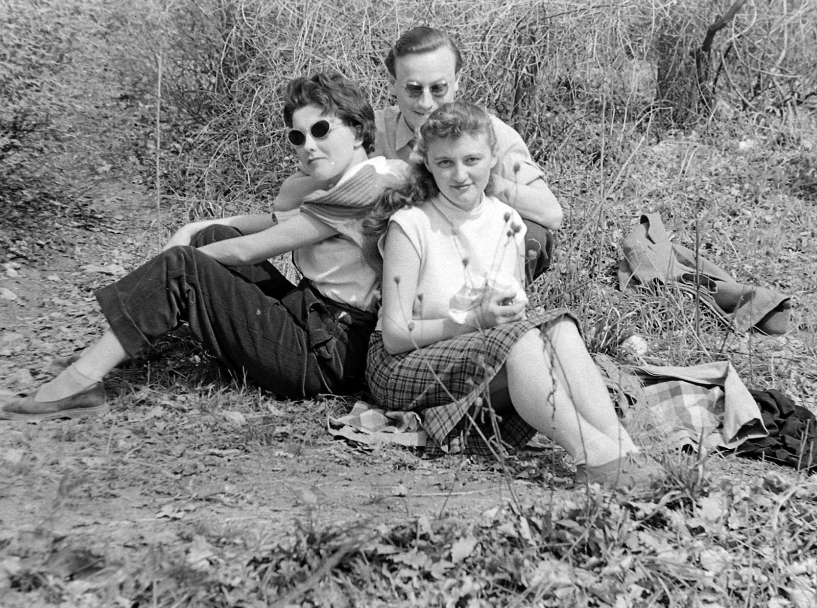 1958, Szent-tamási Mihály, pléd, kirándulás, pihenés, hárman, Fortepan #12900