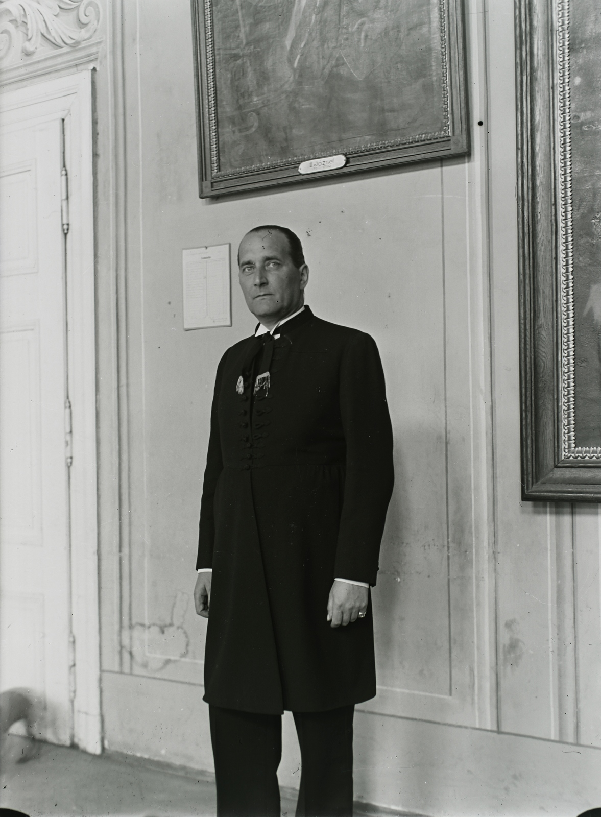 Hungary, Miskolc, a Vármegyeháza díszterme, a felvételt Bánovszky Miklós festőművész portréfestéshez készitette., 1940, Gyimesi Kinga, Bánovszky Miklós, Fortepan #129020