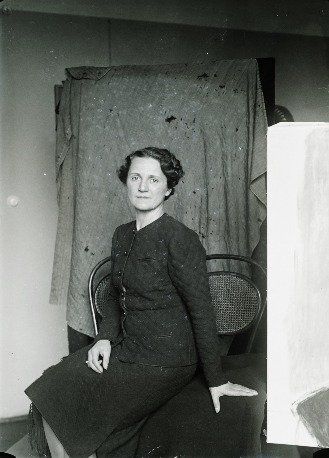 Hungary, Budapest XIII., Dráva utca 12. III. emelet, a felvétel Bánovszky Miklós festőművész műtermében portréfestéshez készült., 1940, Gyimesi Kinga, Bánovszky Miklós, Budapest, studio, Fortepan #129028