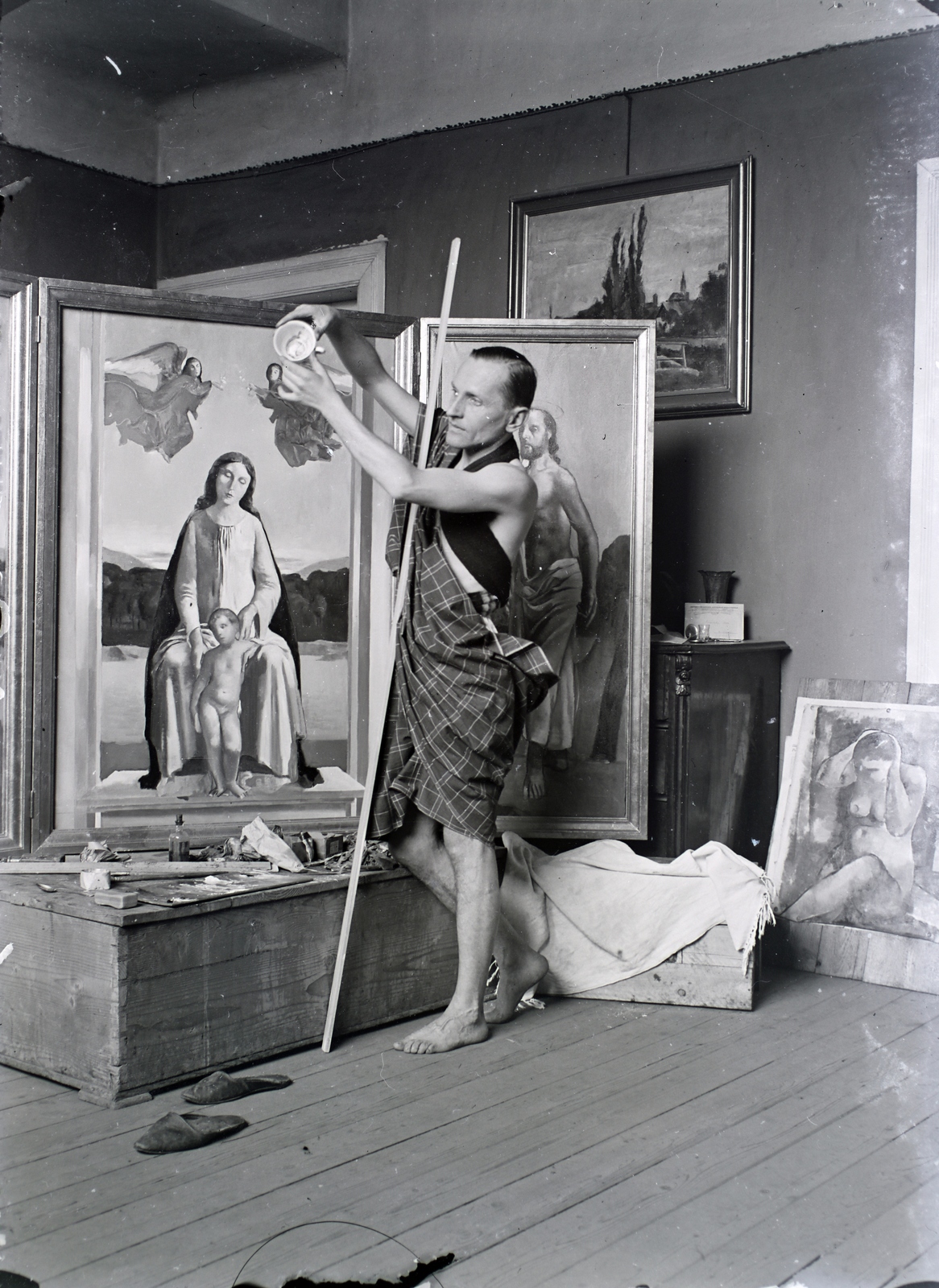 Hungary, Budapest XIII., Dráva utca 12. III. emelet, a portréfestéshez készült felvételen Bánovszky Miklós festőművész műtermében., 1941, Gyimesi Kinga, Bánovszky Miklós, Budapest, studio, Fortepan #129053