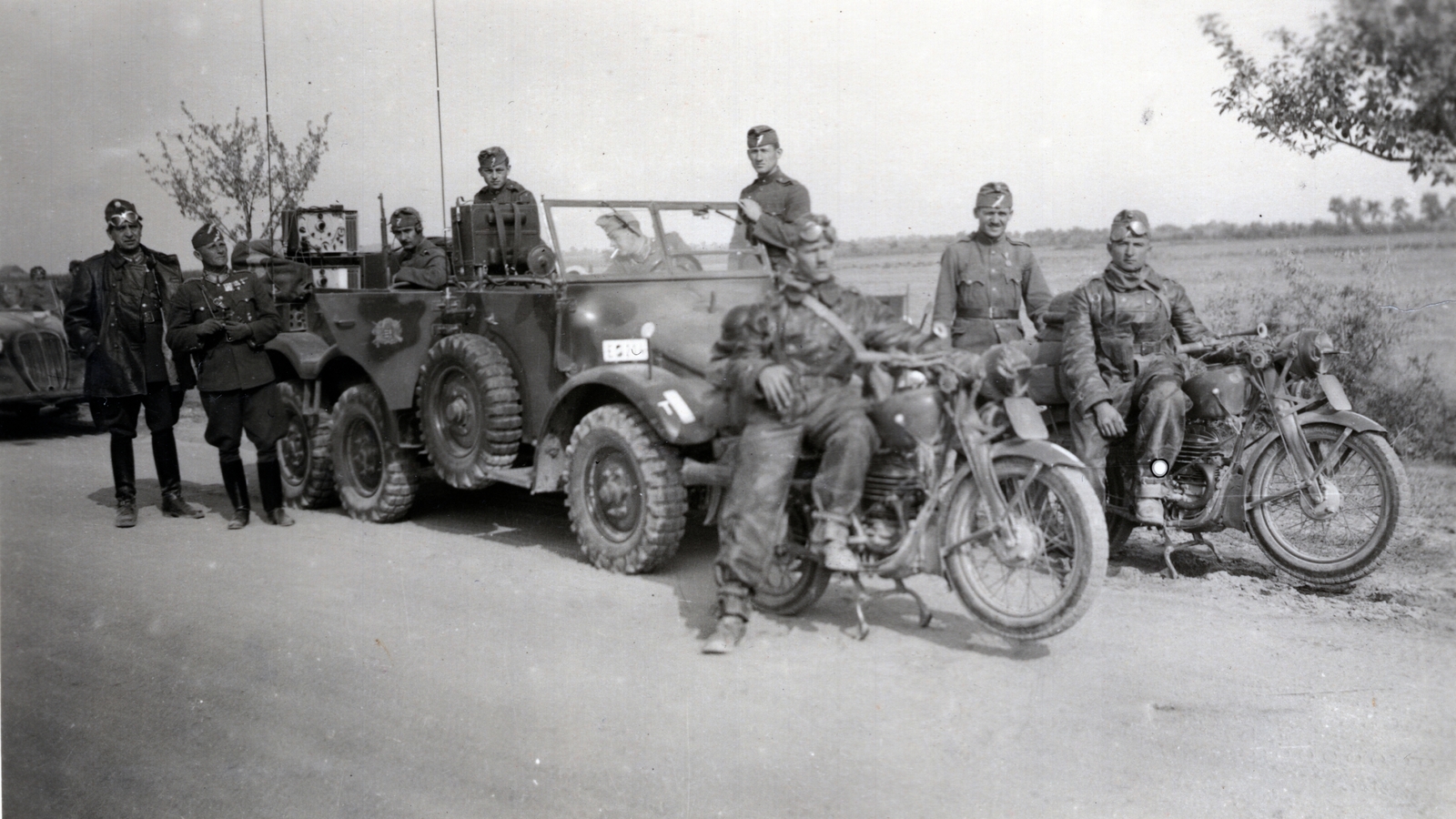 Romania,Transylvania, Észak-Erdély. A felvétel a magyar csapatok bevonulása idején készült., 1940, Hajdu Fedő Károly, motorcycle, radio, number plate, Krupp-brand, General Military Vehicle Emblem, Fortepan #129067