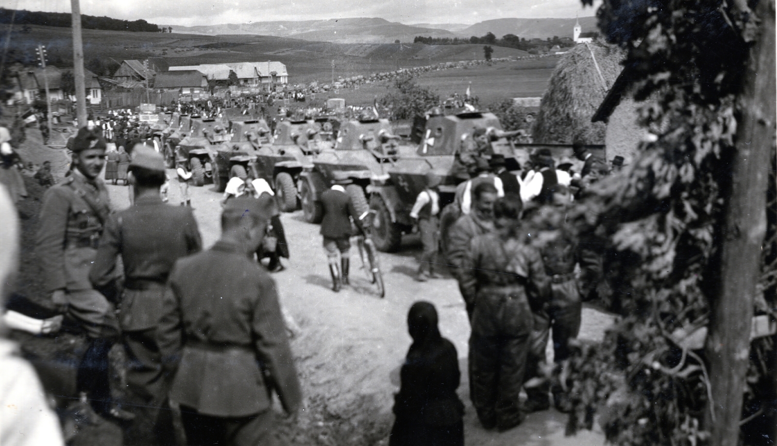 Romania,Transylvania, Észak-Erdély. A felvétel a magyar csapatok bevonulása idején készült., 1940, Hajdu Fedő Károly, armoured car, soldier, 39M Csaba, Weiss Manfréd-brand, Fortepan #129076