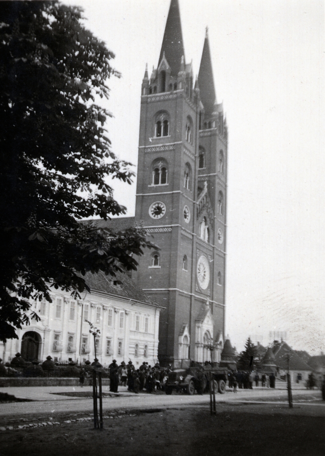 Horvátország, Diakovár, Szent Péter-székesegyház (Katedrala bazilika Svetog Petra)., 1941, Hajdu Fedő Károly, Rába 38M Botond, Fortepan #129093