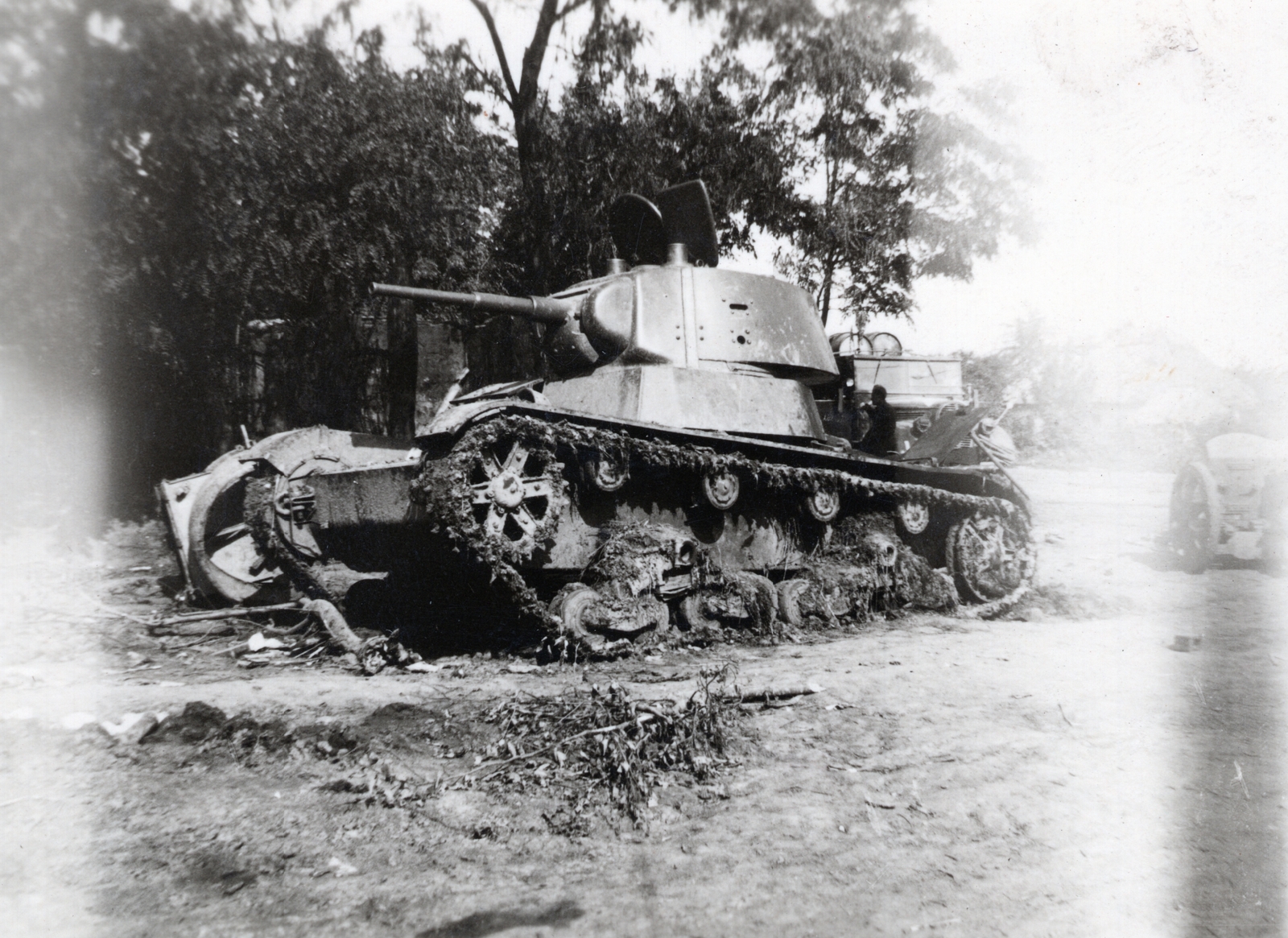 1941, Hajdu Fedő Károly, eastern front, tank, second World War, wreck, Fortepan #129125