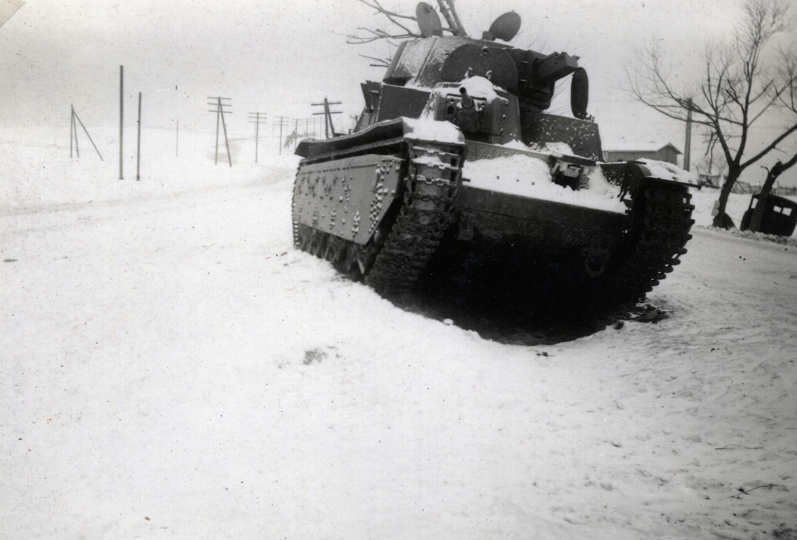 1941, Hajdu Fedő Károly, eastern front, snow, tank, second World War, wreck, Fortepan #129144