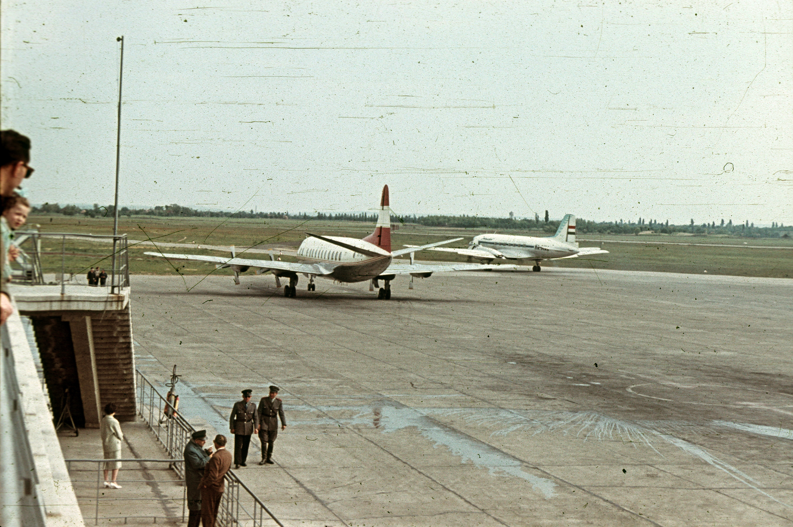 Hungary, Ferihegy (now - Ferenc Liszt) International Airport, Budapest XVIII., 1960, Heinzely Béla, colorful, Budapest, Austrian Airlines, Vickers Viscount, Fortepan #129192