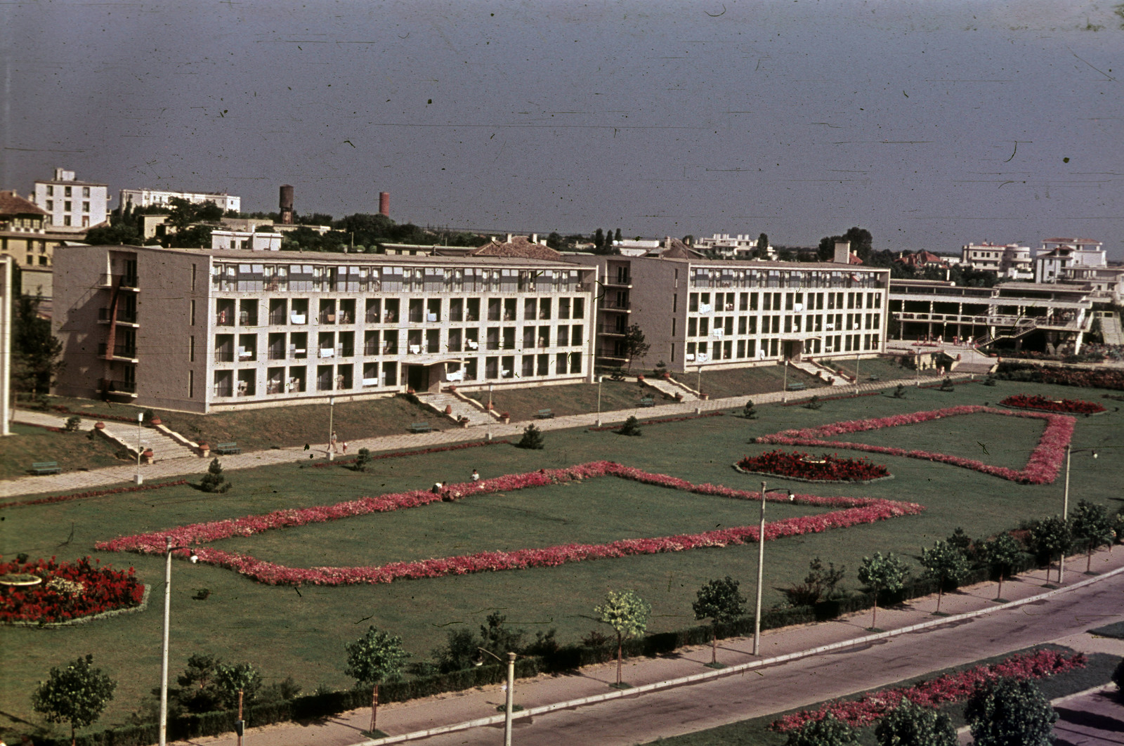 Romania, Eforie, Eforie-Nord, Bulevardul Tudor Vladimirescu., 1960, Heinzely Béla, colorful, flower bed, Fortepan #129201